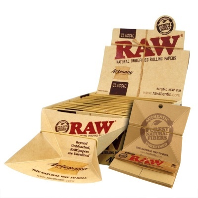 Caixa de folhas de enrolar RAW Classic castanha clara com texto e logo em vermelho e castanho