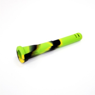 Piteira de silicone verde, amarelo e preto com formato alongado