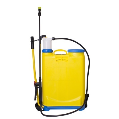 Pulverizador manual amarelo com tampa azul e mangueira preta
