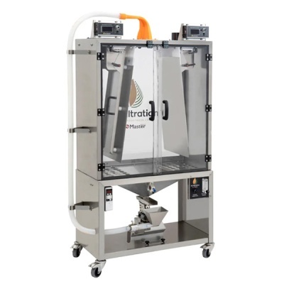 máquina de filtração em aço inox com portas transparentes e estrutura metálica prateada