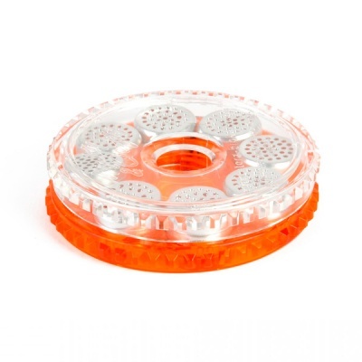 Roda de plástico laranja e transparente com padrões circulares