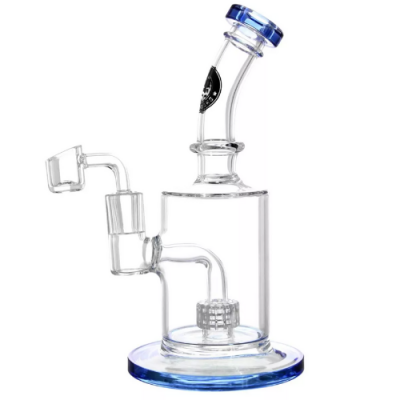 recipiente de vidro transparente com base azul e várias conexões tubulares