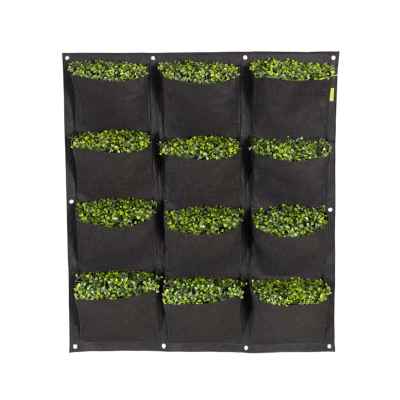 Jardineira vertical preta com 12 bolsos e plantas verdes.