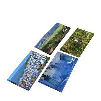 Quatro azulejos decorativos com imagens de paisagens e escrita árabe