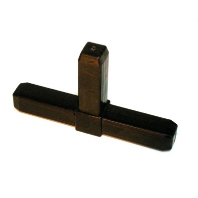 Conector T preto em plástico para ligações em ângulo