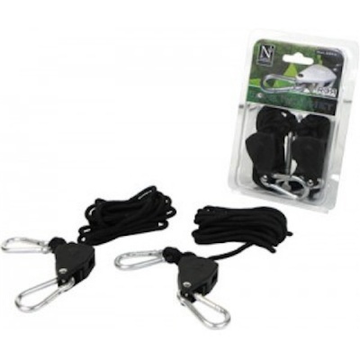 Conjunto de acessórios com cordas pretas e ganchos metálicos em embalagem