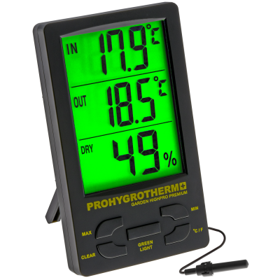 Termómetro digital com ecrã verde a mostrar temperatura interior, exterior e humidade.