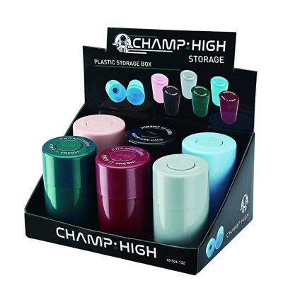Caixa de armazenamento plástica CHAMP HIGH em várias cores exposta numa caixa preta