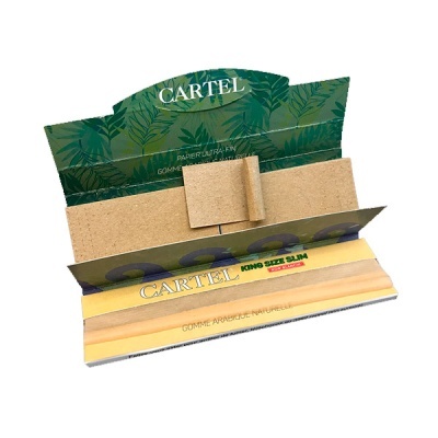 Embalagem aberta de papel para enrolar cigarro CARTEL com design verde e texto KING SIZE SLIM