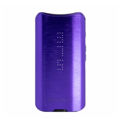 Dispositivo electrónico roxo metálico com LEDs e texto DAVINCI