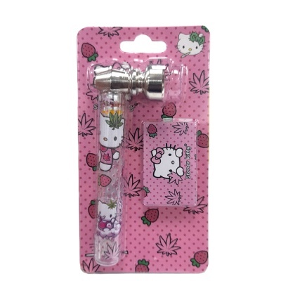 Conjunto de cachimbo decorado com personagens e folhas em embalagem rosa com morangos.