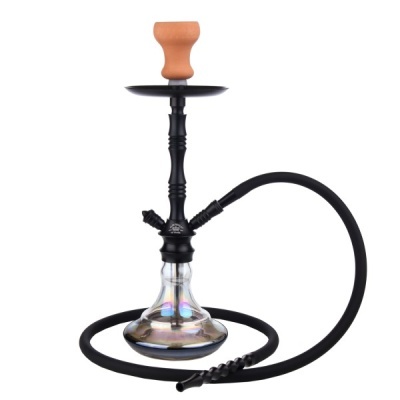 Cachimbo de água iridescente com componentes pretos e taça em barro