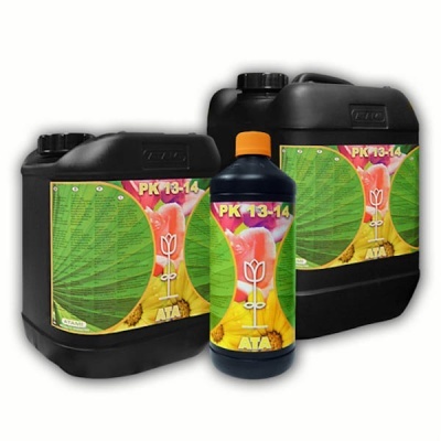 Recipientes de plástico preto com etiquetas verdes e rosa 'PK 13-14' ATA