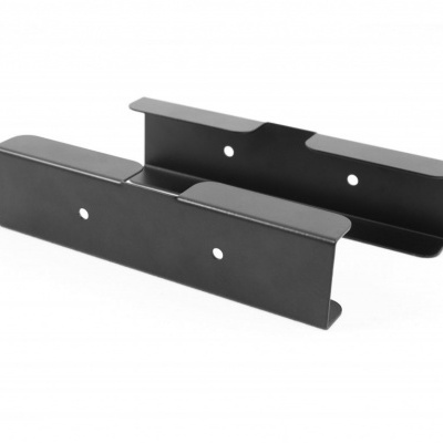 Suporte metálico preto com três furos para fixação