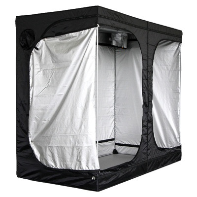 Tenda de cultivo interior preta com interior prateado e duas janelas grandes