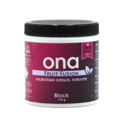 Frasco de produto para neutralizar odores Ona Fruit Fusion edição limitada.