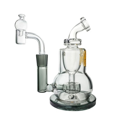 Bong de vidro transparente com detalhes cinza e logo amarelo