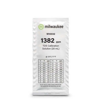 Embalagem solúvel branca com solução de calibração TDS 1382 ppm da milwaukee