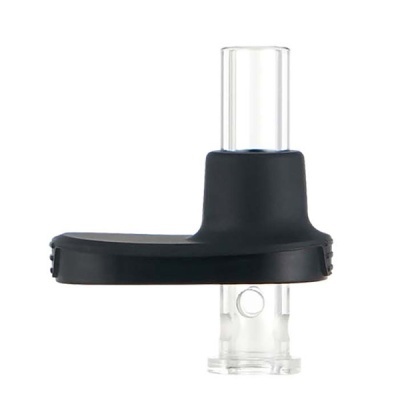 Adaptador plástico transparente com capa preta sobre fundo branco