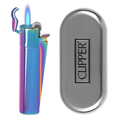 Isqueiro metálico iridescente e caixa prateada com texto CLIPPER®