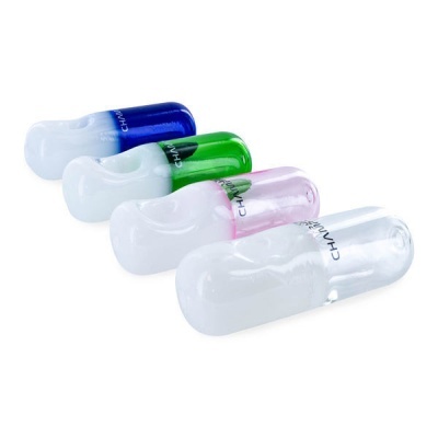 Quatro cápsulas de plástico coloridas transparentes com texto CHANY