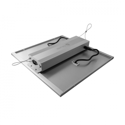 Painel solar portátil cinzento e prateado com cabos pretos