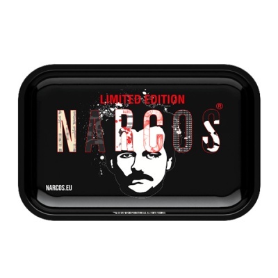 Tabuleiro preto com texto LIMITED EDITION NARCOS e ilustração de rosto masculino