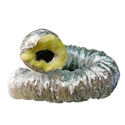 Tubo flexível isolado para ventilação com isolamento térmico e revestimento em alumínio.