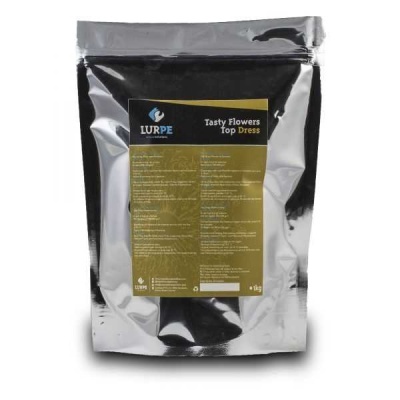 Embalagem metálica prateada com etiqueta dourada e preta para produto.