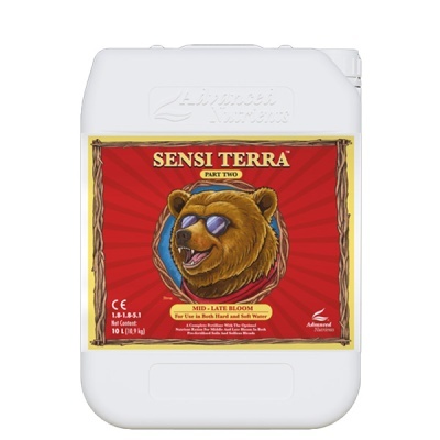 Recipiente branco de 10 litros com etiqueta vermelha e desenho de urso com óculos de sol