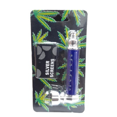 Kit de cachimbo metálico azul com decoração de estrelas e luas e caixa de ecrãs SILVER SCREENS em embalagem com folhas verdes