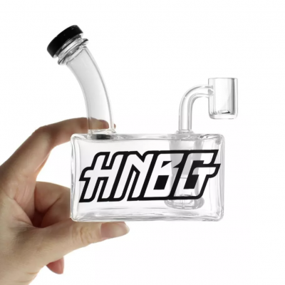 Mini bong de vidro transparente com palavra HNBG e cálice lateral