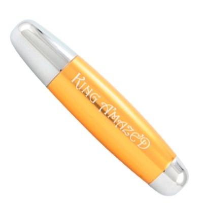 Caneta King Wizard amarela com extremidades prateadas e texto branco