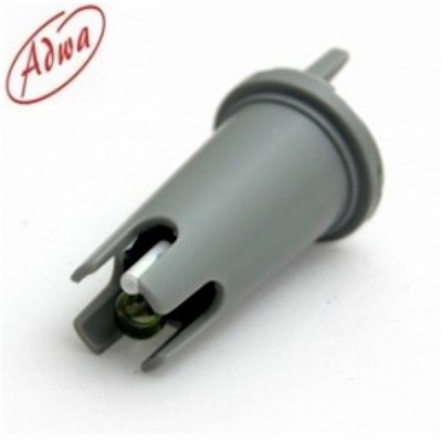 Peça plástica cinzenta com componente verde interior e texto Adwa a vermelho