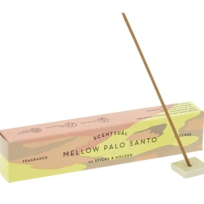 Embalagem de incenso Mellow Palo Santo com suporte branco
