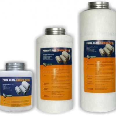 Três filtros de carbono Prima Klima em três tamanhos diferentes com etiquetas coloridas