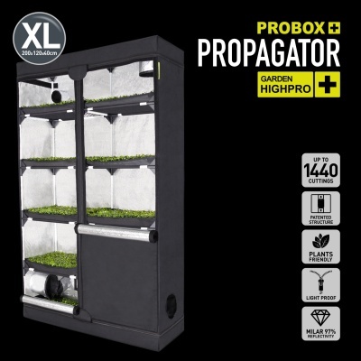 Tenda de cultivo PROPAGATOR PROBOX XL preta com várias prateleiras e plantas verdes no interior