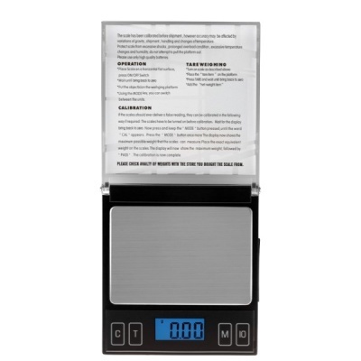 balança de cozinha digital preta com plataforma metálica prateada e tampa transparente com instruções