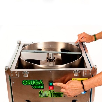 Máquina de corte metálica quadrada com lâmina circular e botões com texto ORUGA VERDE Multi-Trimmer