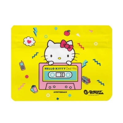 Embalagem amarela com Hello Kitty segurando cassete rosa e texto imprimido.