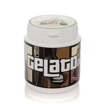 Recipiente plástico branco com rótulo Gelato e tampa com etiqueta Bee Products 5G