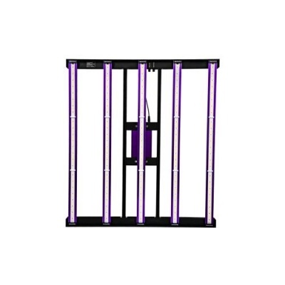 Estrutura com fitas de LED roxas e brancas em metal preto sobre fundo branco