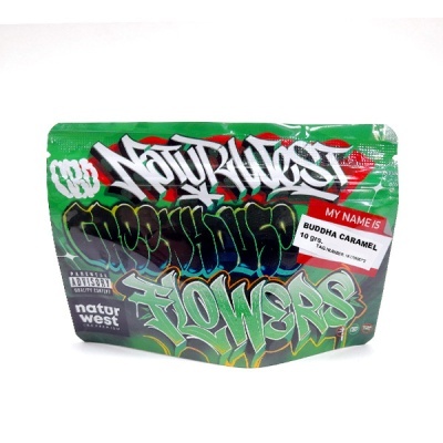 Embalagem verde com grafite colorido e etiqueta vermelha