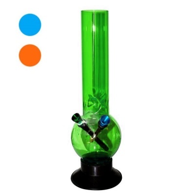 Bong verde acrílico com base preta e duas entradas coloridas sobre fundo branco
