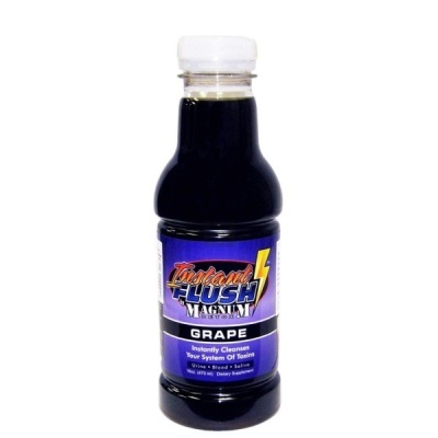Garrafa plástica com líquido escuro e rótulo azul e roxo Instant Flush Magnum Grape