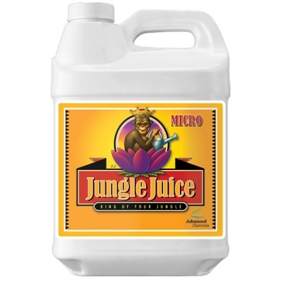 Recipiente branco com etiqueta Jungle Juice e imagem de macaco coroado