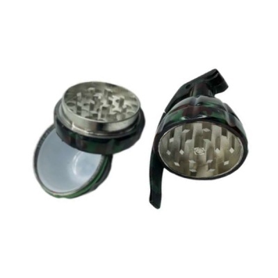 Trituradores circulares com padrão camuflado verde e preto, interior metálico com dentes afiados