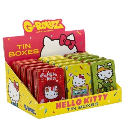 Caixas metálicas decoradas da Hello Kitty em expositor G-Rollz