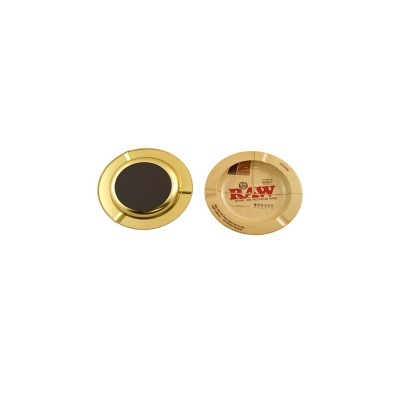 Dois porta-cinzeiros redondos, um preto e dourado, outro com design RAW