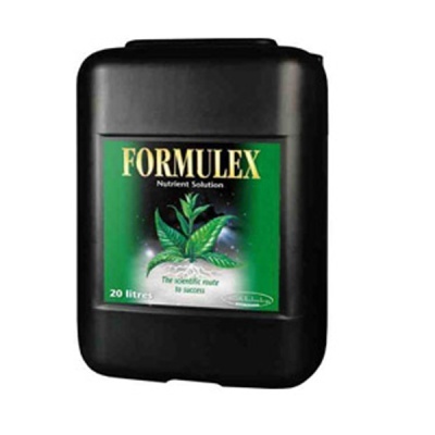 Recipiente plástico preto de 20 litros com etiqueta verde e texto FORMULEX Nutrient Solution.